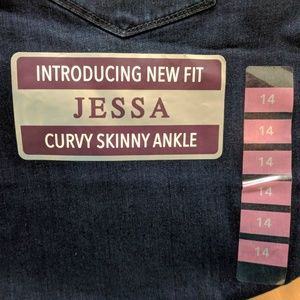 Gloria Vanderbilt Jeans - 🎁 NEW Gloria Vanderbilt Jessa Jeans Gloria Vanderbilt Jeans - 🎁 NEW Gloria Vanderbilt Jessa Jeans